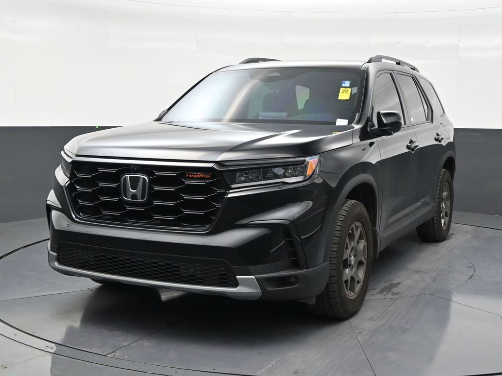 Used 2025 Honda Pilot TrailSport image 8
