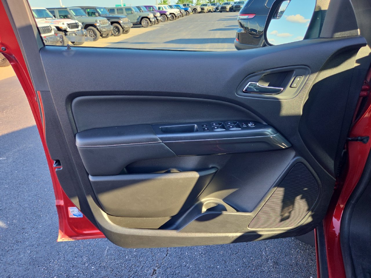 Used 2021 GMC Canyon AT4 w/ Driver Alert Package AWD/4WD image 17