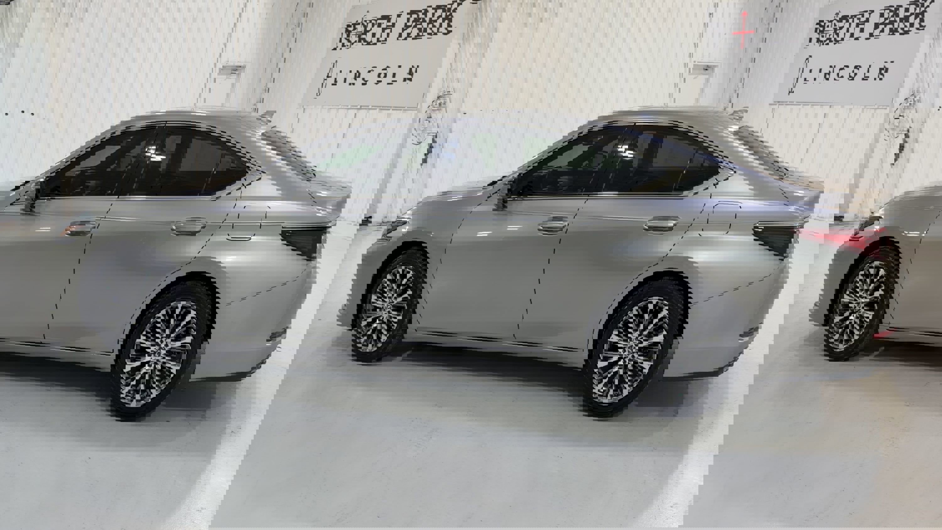 Used 2019 Lexus ES 350 w/ Ultra Luxury Package image 7