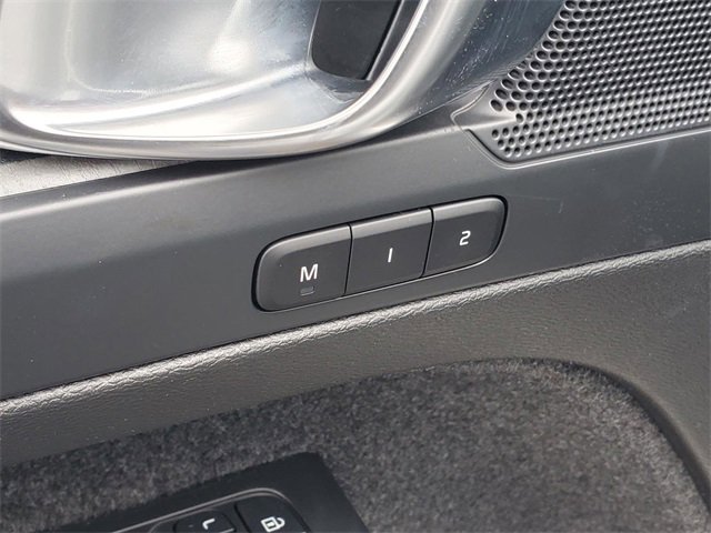 Used 2025 Volvo XC40 B5 Core image 11