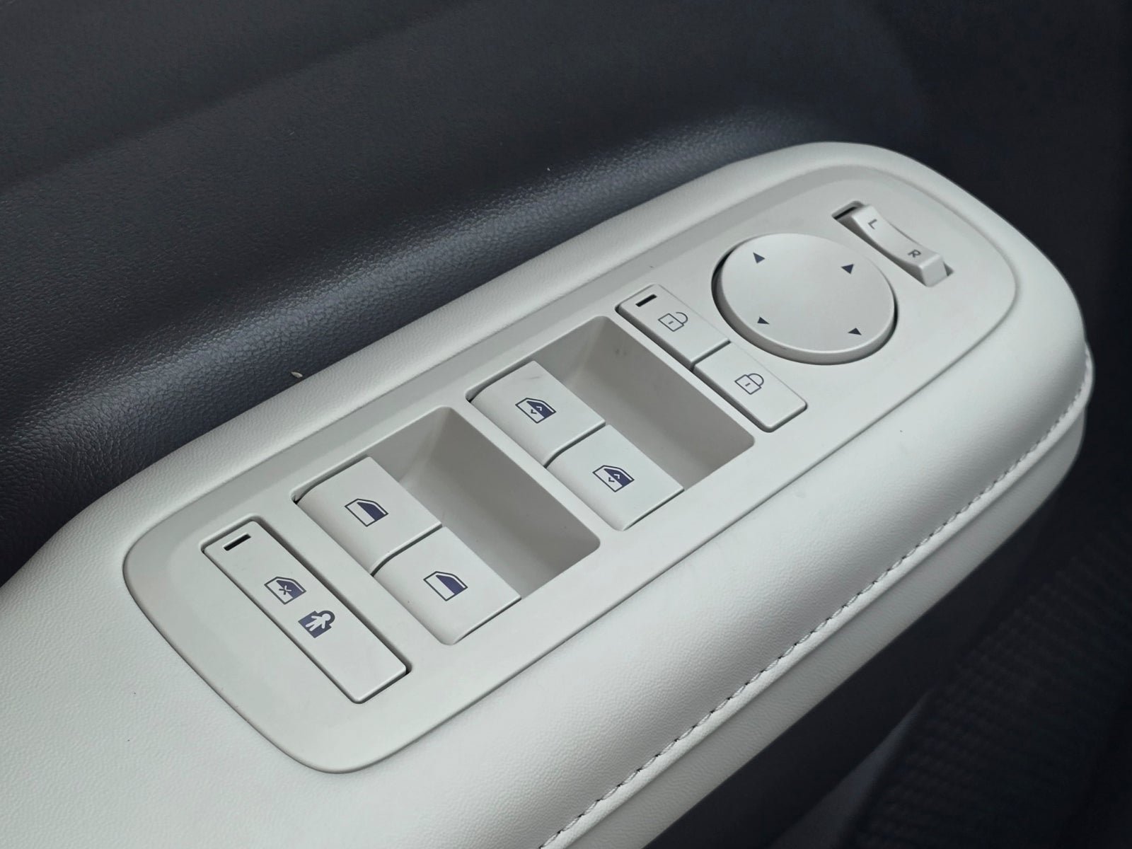 New 2027 Hyundai Santa Fe SEL FWD image 23