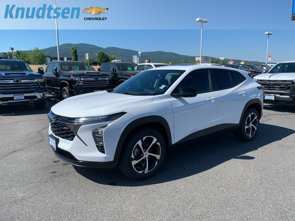 New 2026 Chevrolet Trax RS w/ Sunroof Package FWD image 3