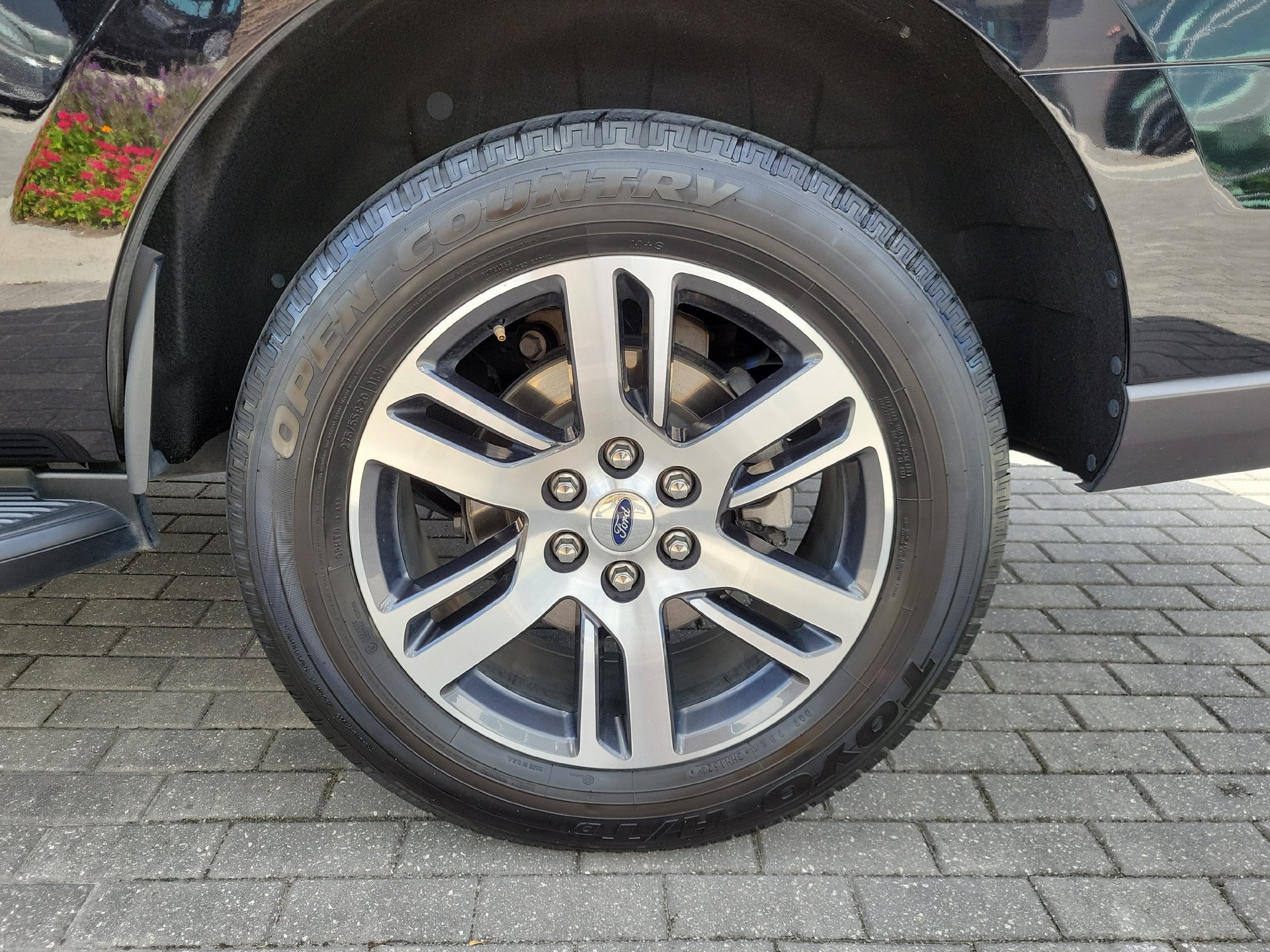 Used 2024 Ford Expedition Limited RWD image 8
