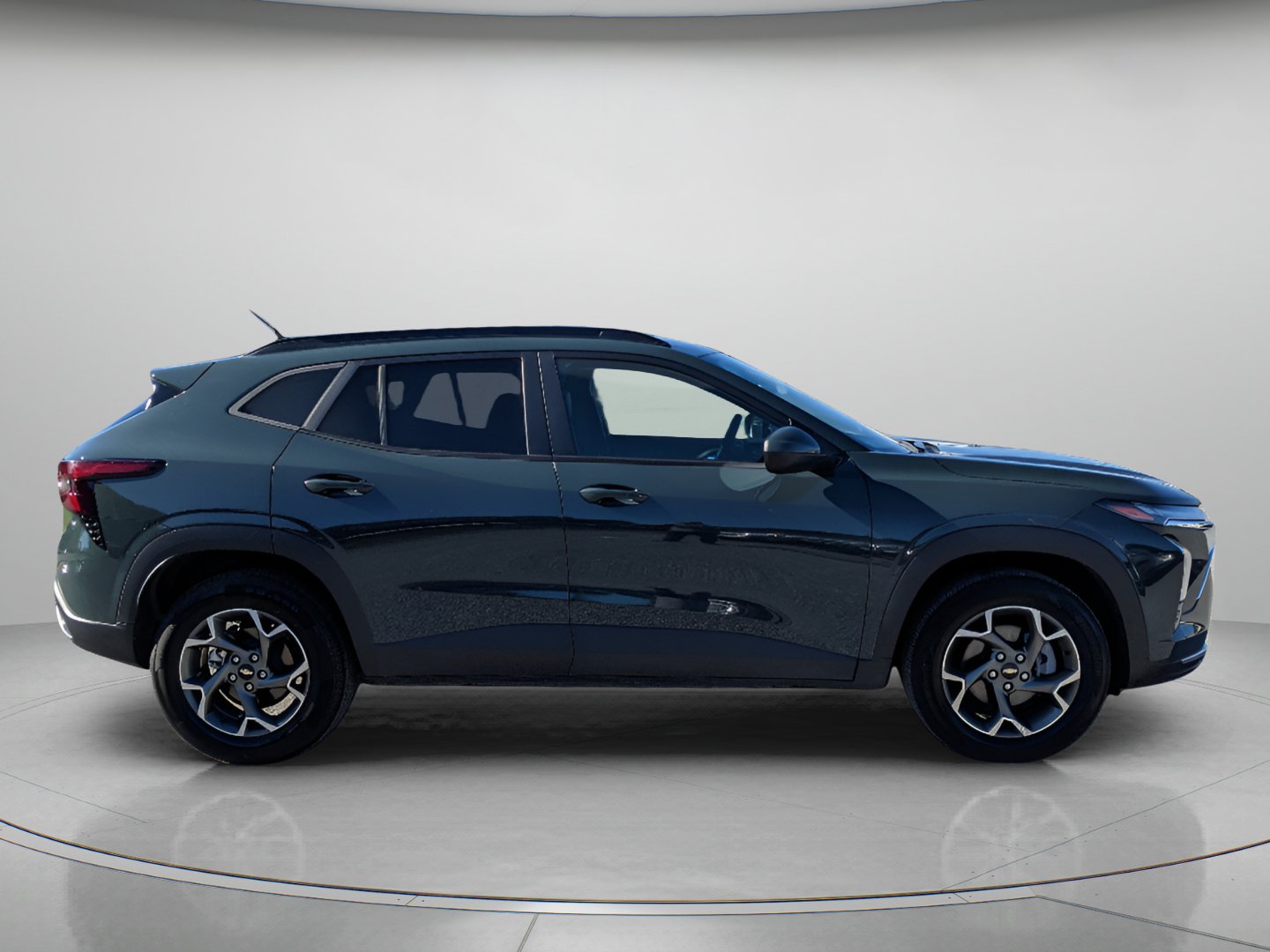 Used 2025 Chevrolet Trax LT FWD image 9