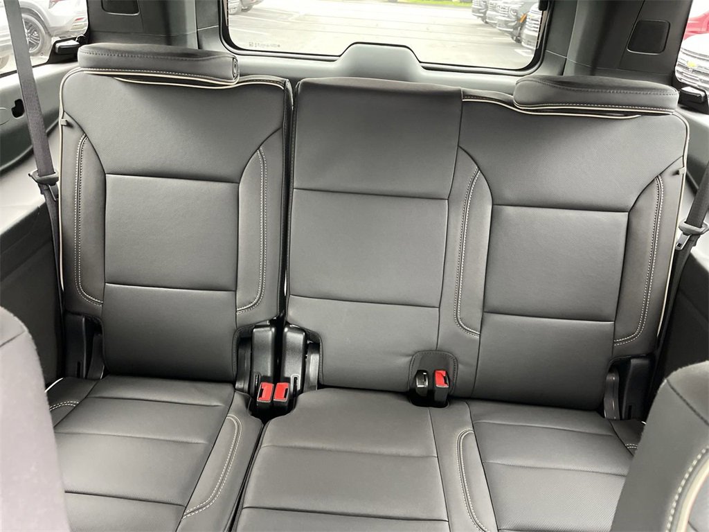 New 2025 Chevrolet Suburban Premier image 24
