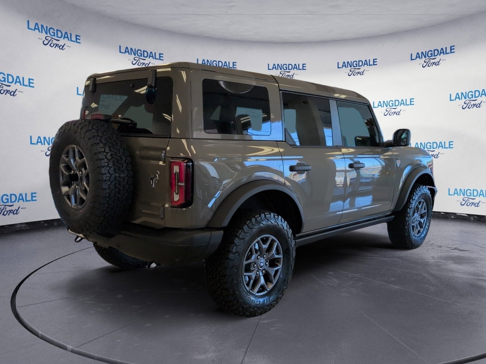 New 2025 Ford Bronco Badlands image 3