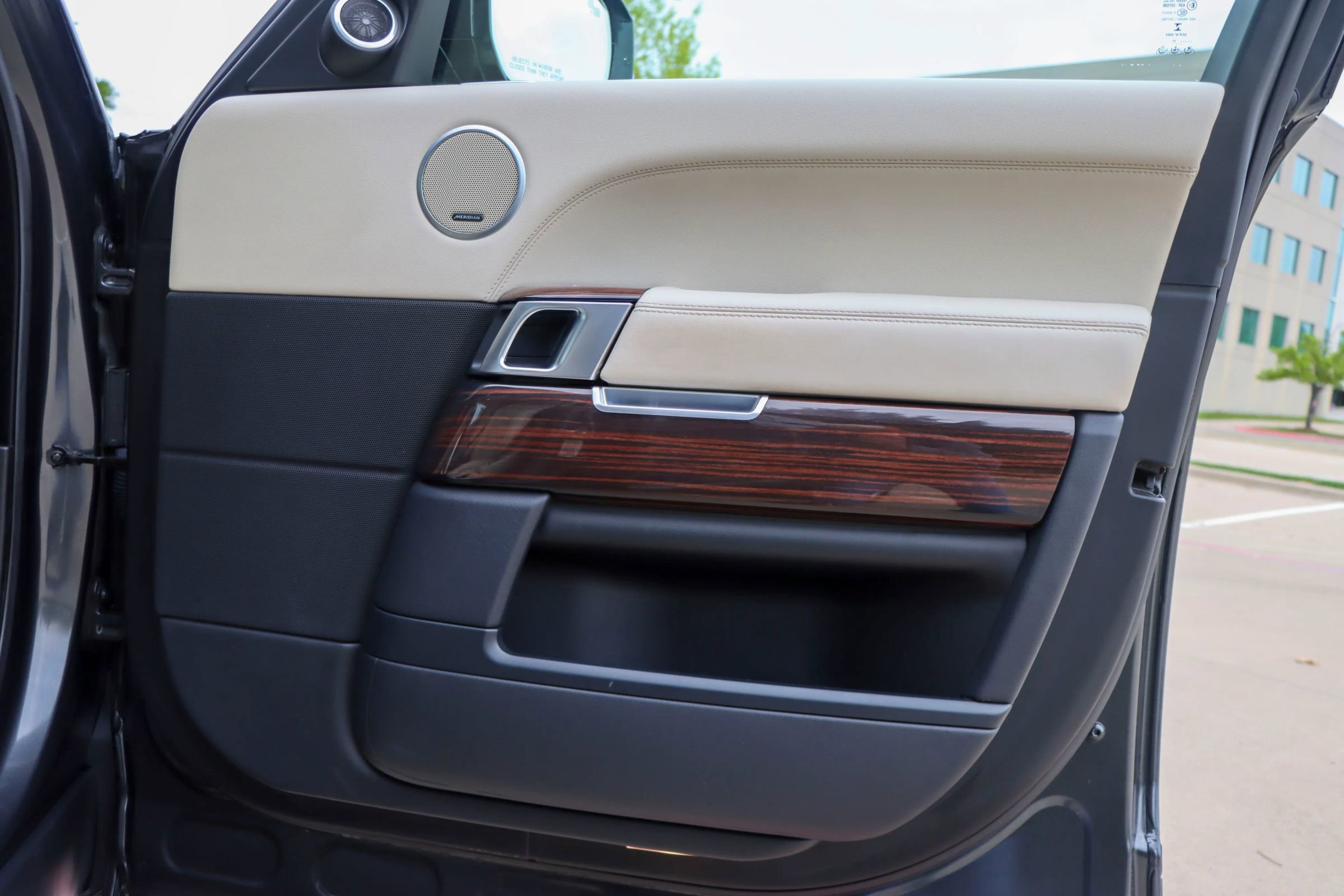 Used 2017 Land Rover Range Rover HSE image 7