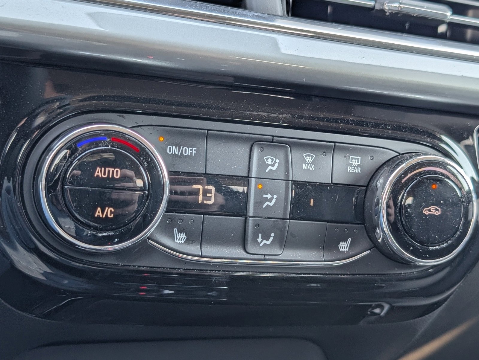 Used 2025 Chevrolet Trax LT w/ Driver Confidence Package image 14