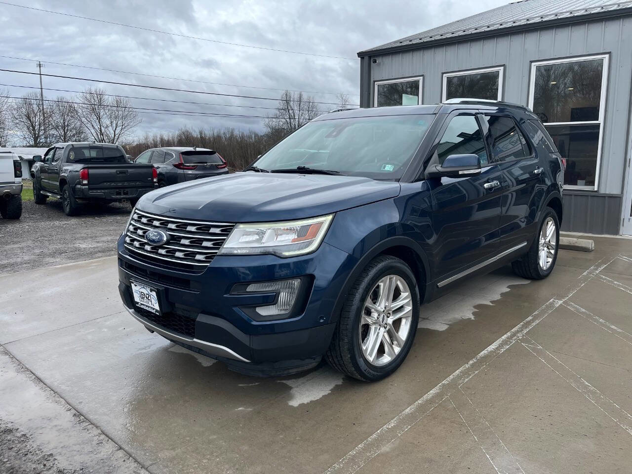 Used 2017 Ford Explorer Limited w/ Equipment Group 301A image 4