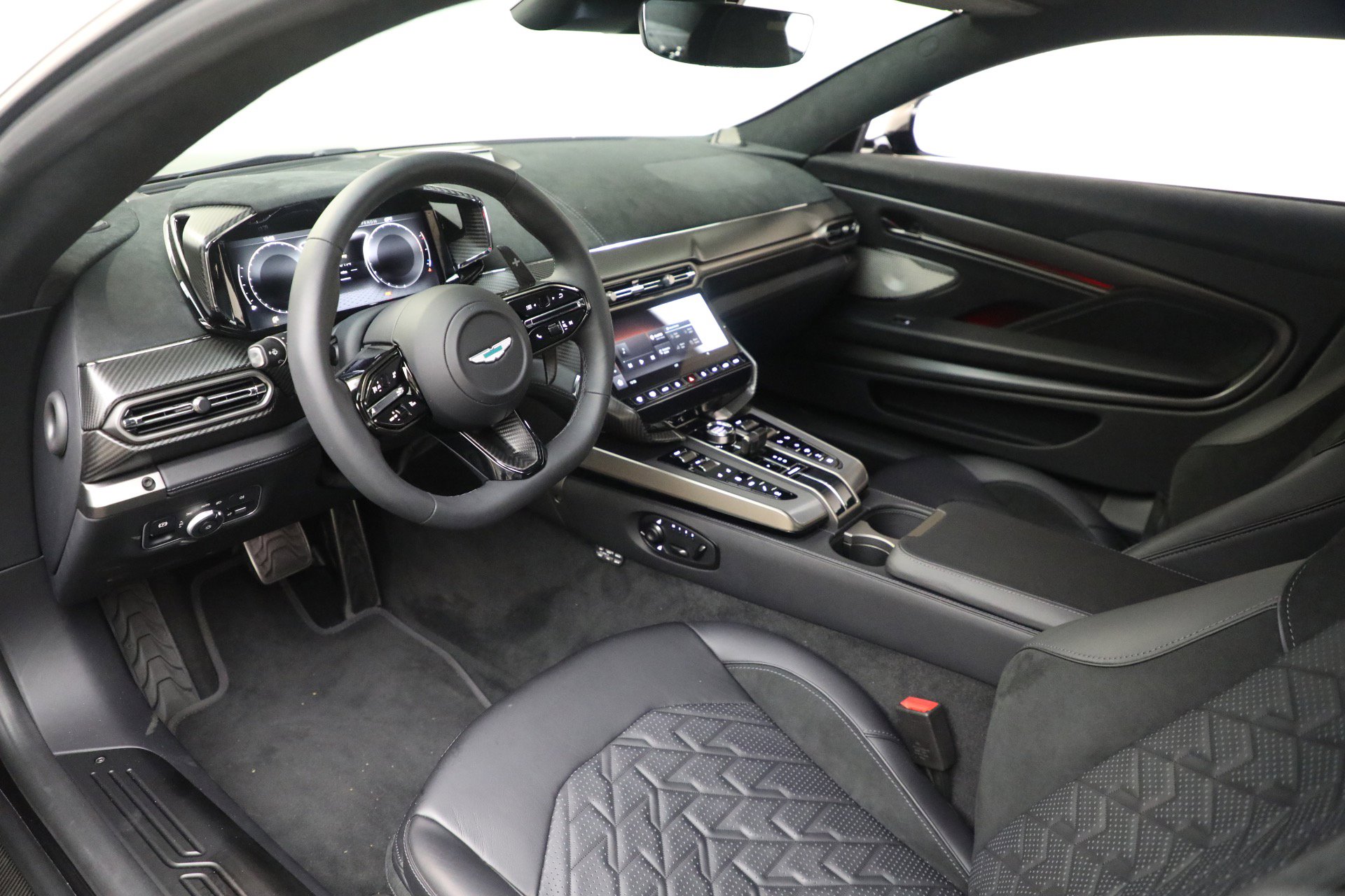 Used 2025 Aston Martin Vanquish image 25