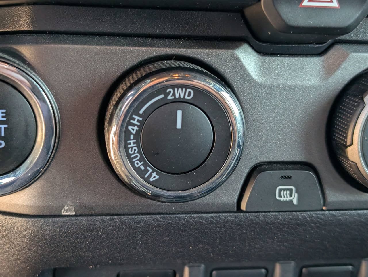 Used 2021 Toyota Tacoma TRD Off-Road w/ Technology Package AWD/4WD image 18