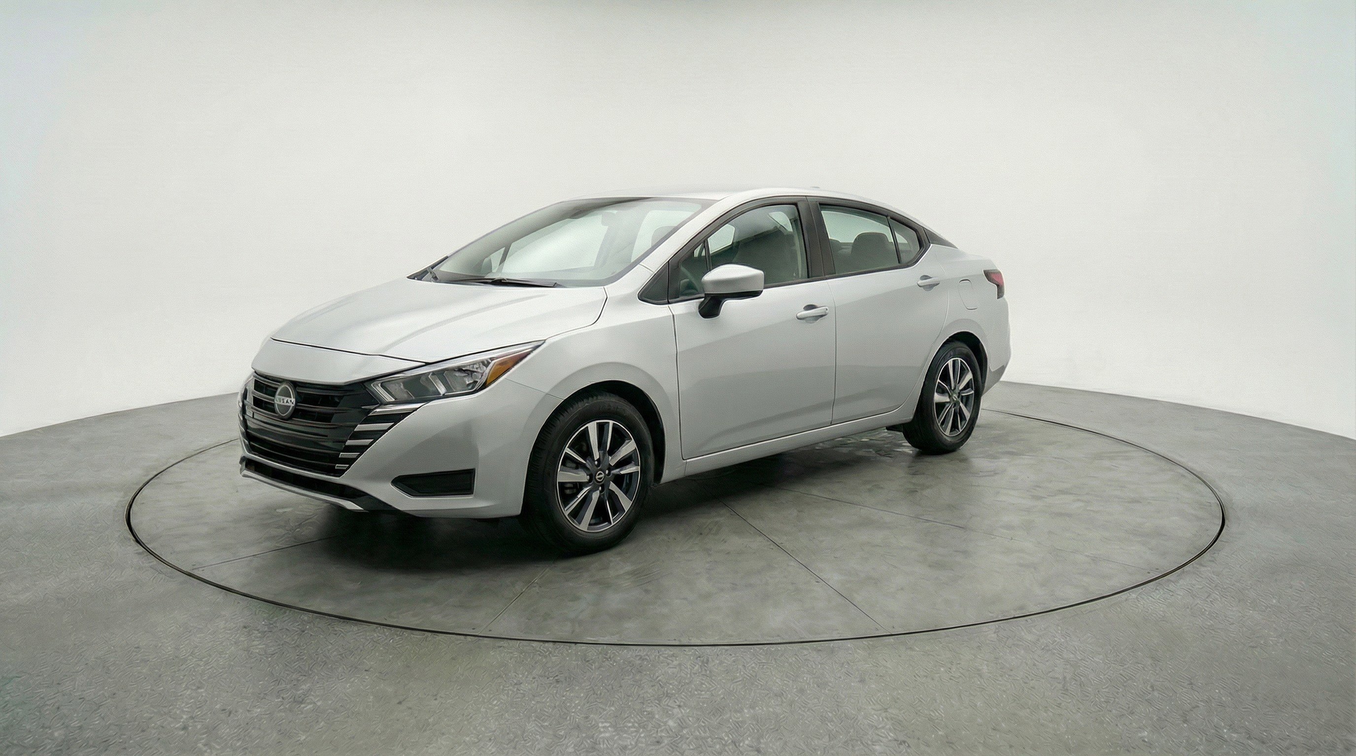 Used 2025 Nissan Versa SV image 3