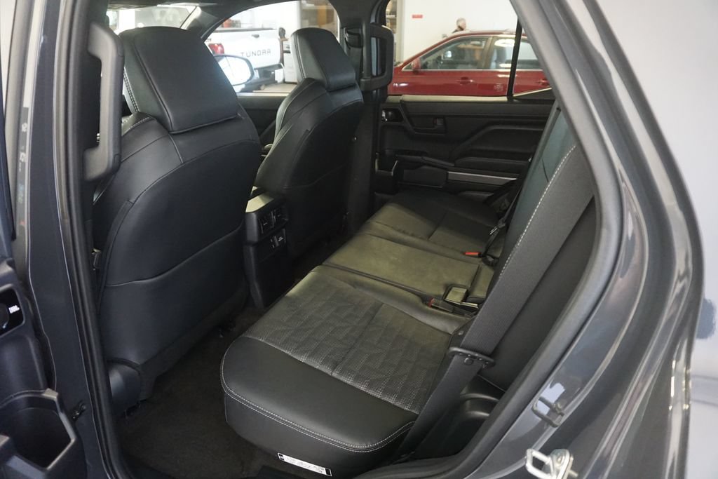 Used 2025 Toyota 4Runner TRD Off-Road Premium AWD/4WD image 24