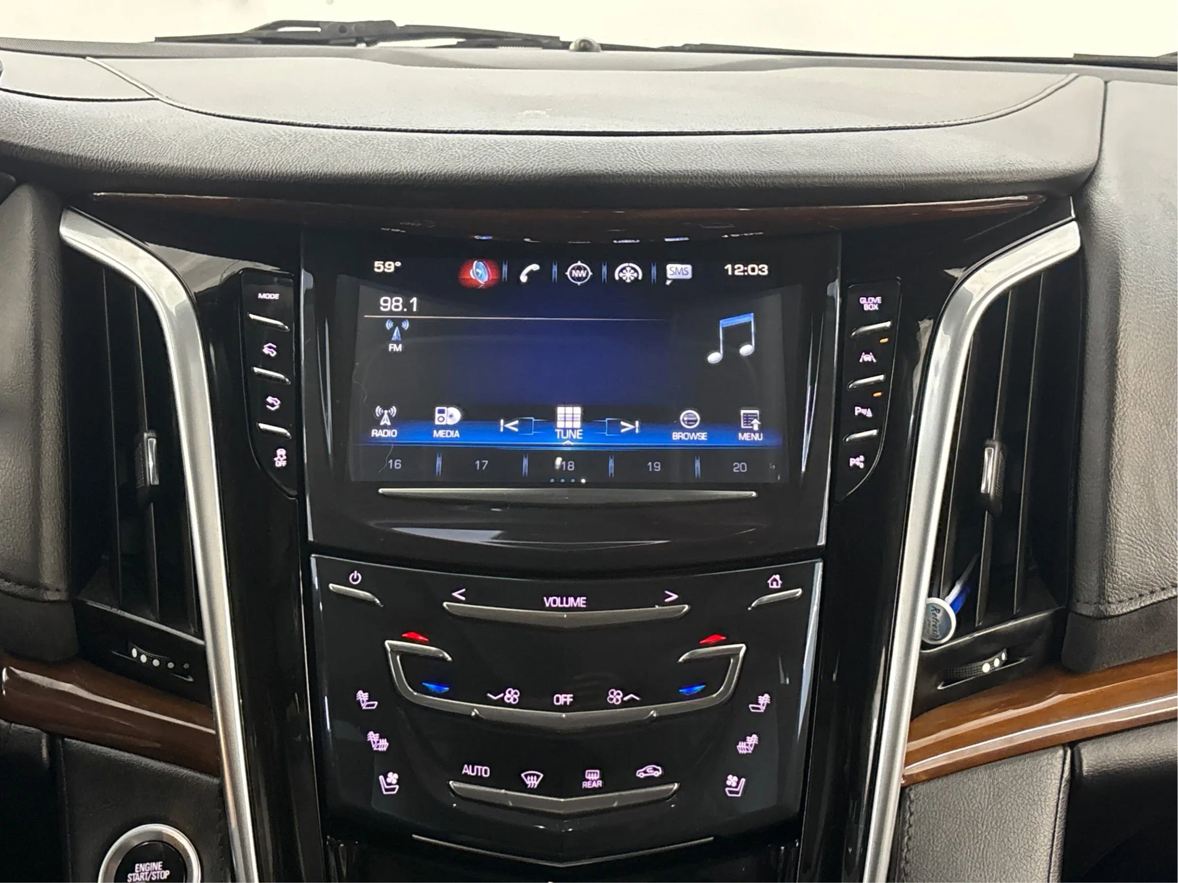 Used 2020 Cadillac Escalade ESV Premium Luxury image 19