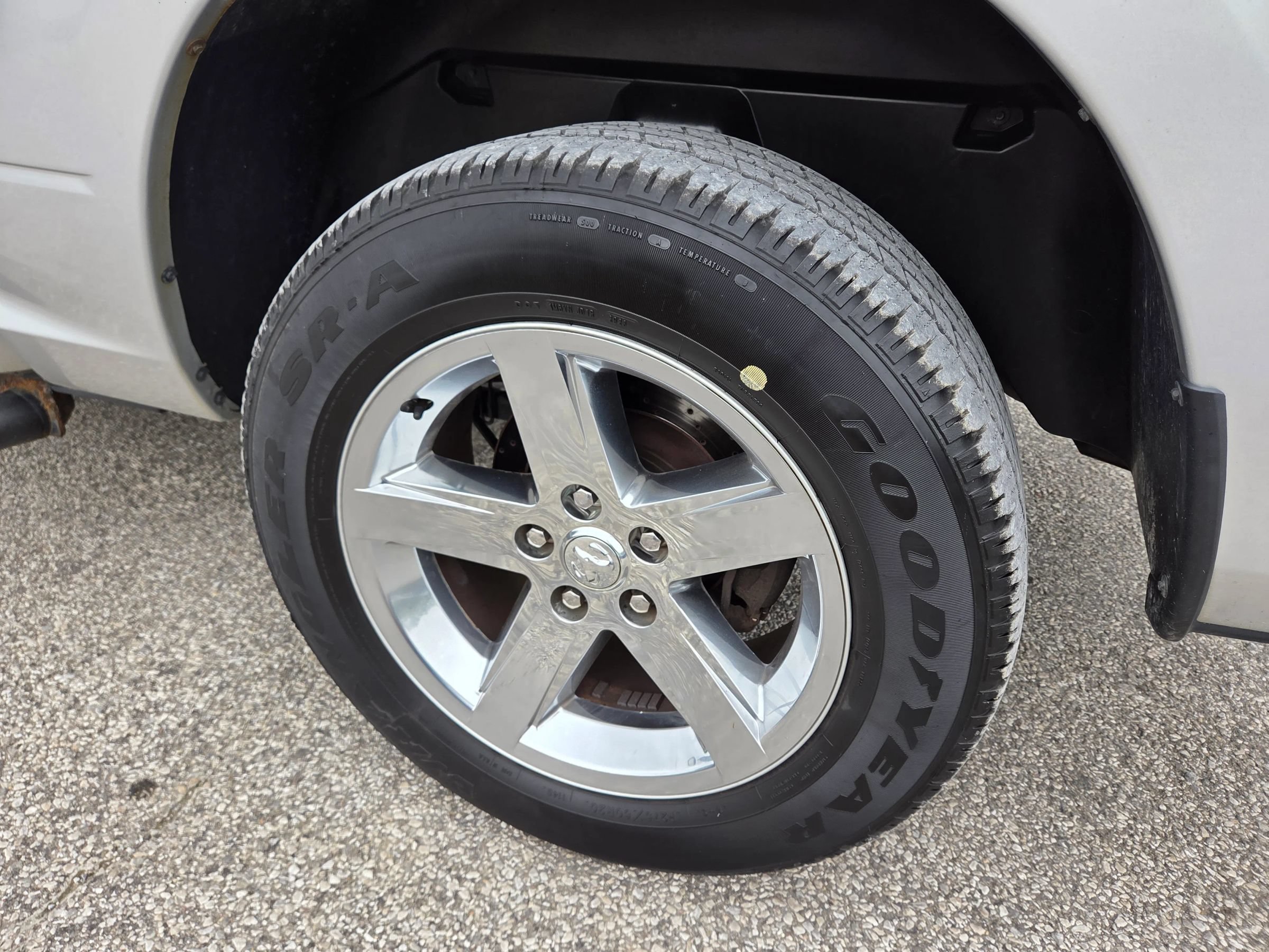 Used 2017 RAM 1500 Express AWD/4WD image 11