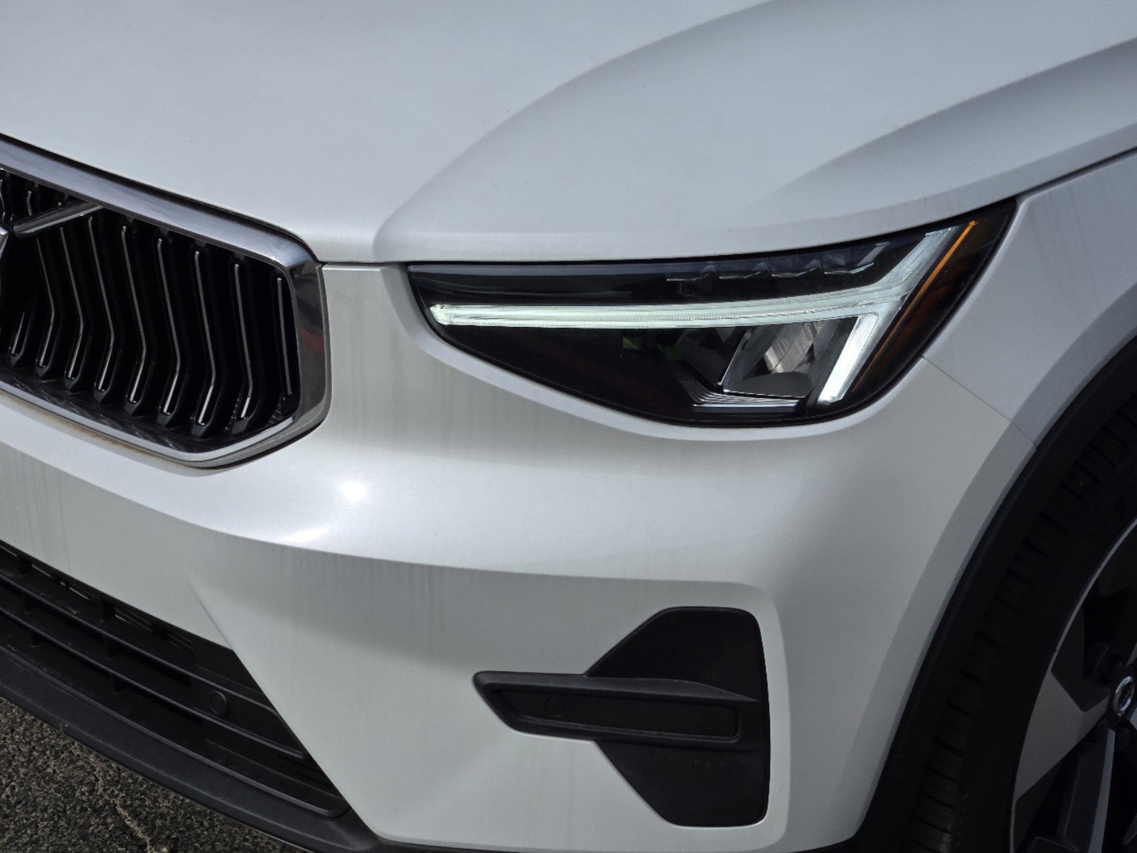 New 2025 Volvo XC40 B5 Core w/ Protection Package Premier image 10
