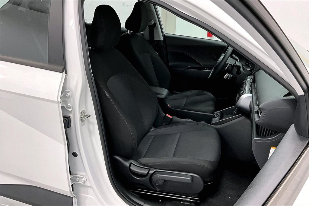 Used 2024 Hyundai Kona SE FWD image 9