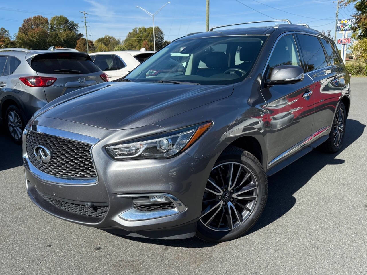Used 2017 INFINITI QX60 Luxe w/ Deluxe Technology Package