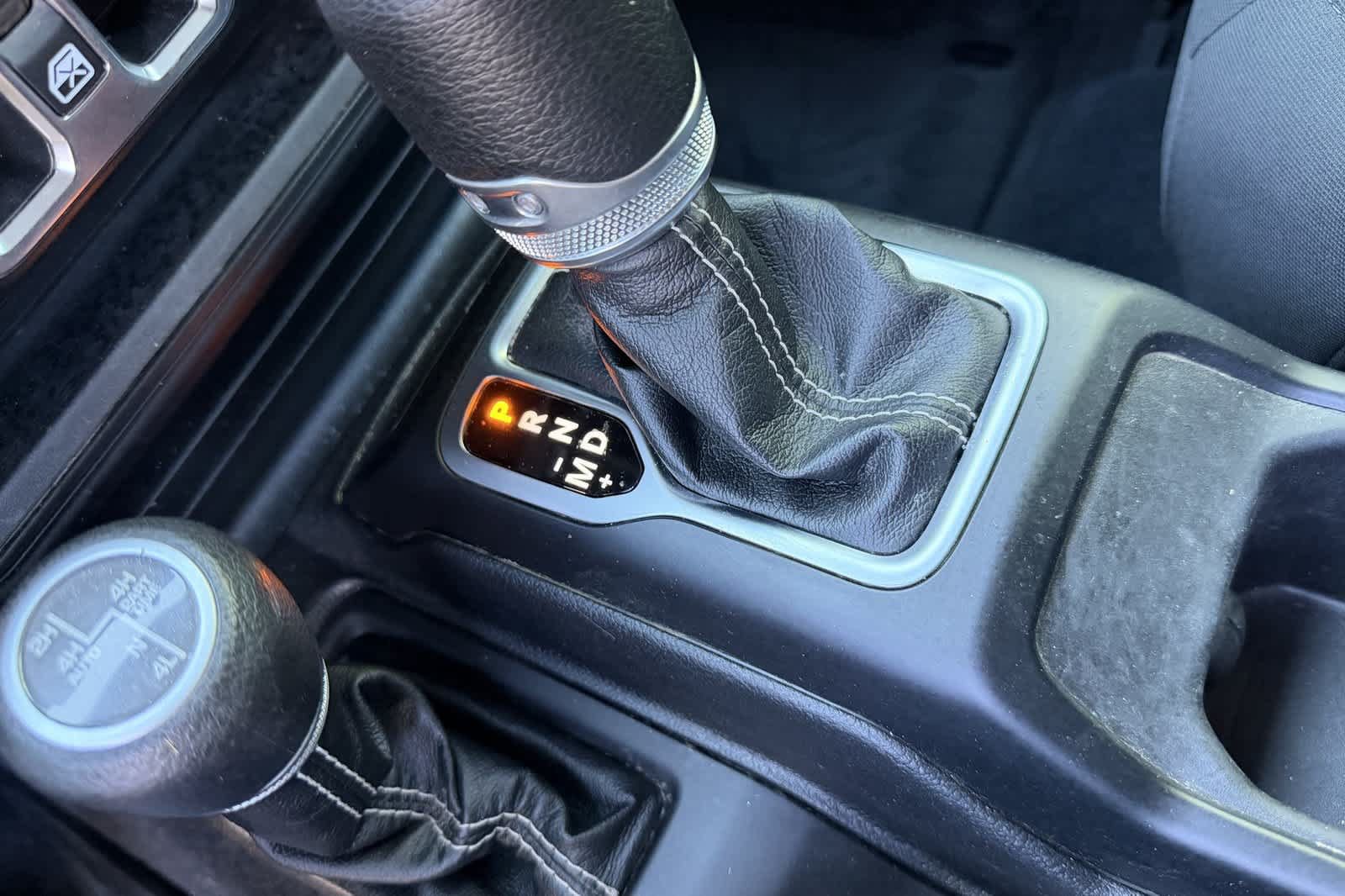 Used 2020 Jeep Wrangler Unlimited Sahara AWD/4WD image 27