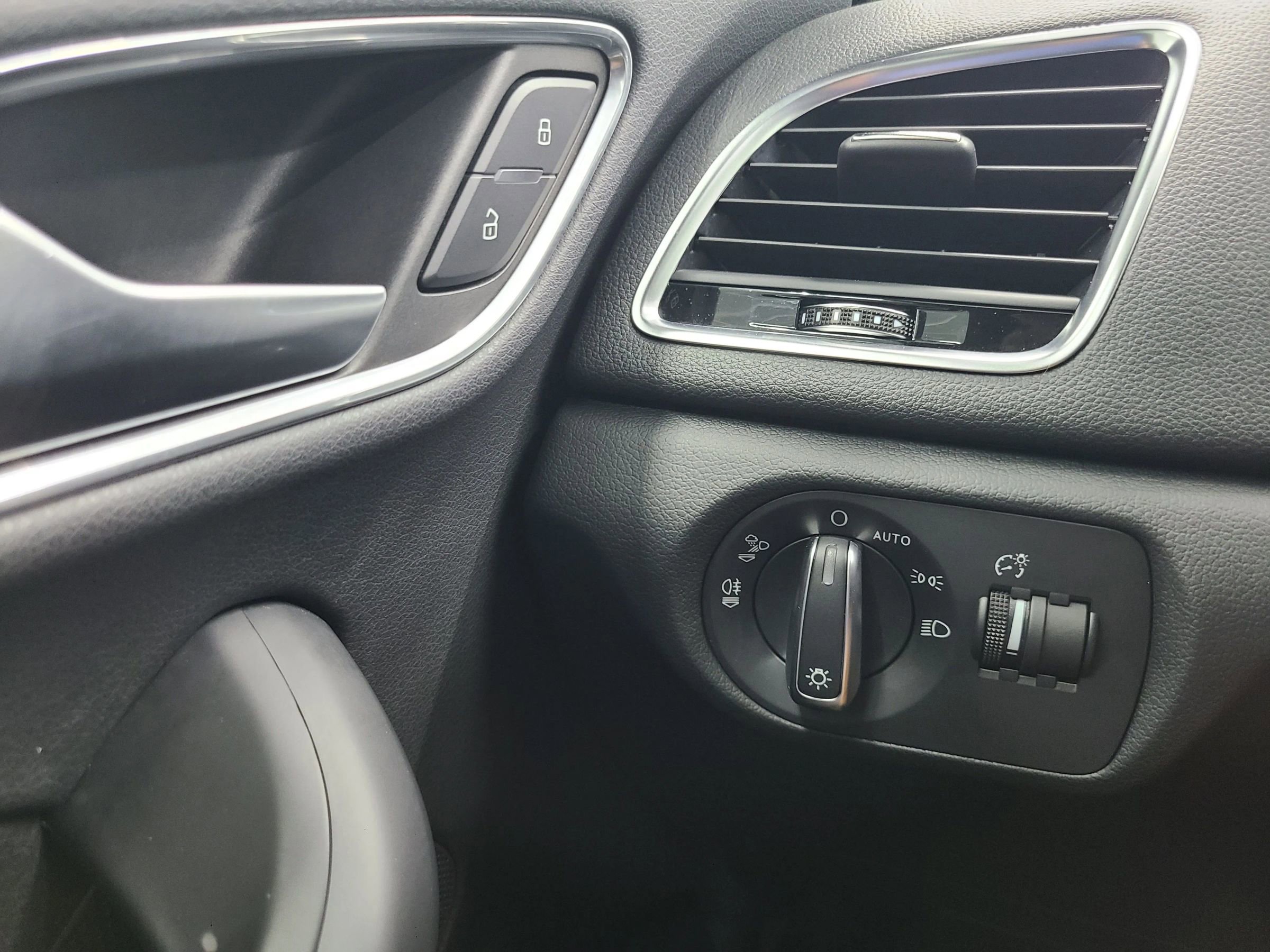 Used 2018 Audi Q3 2.0T Premium image 31