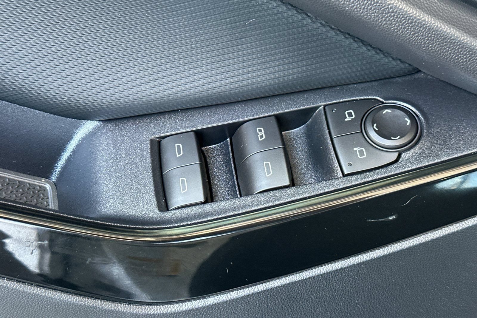 Certified 2026 Chevrolet Equinox LT FWD image 12