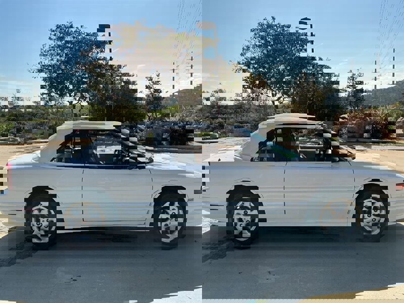 Used 1995 Oldsmobile Cutlass Supreme Convertible image 7