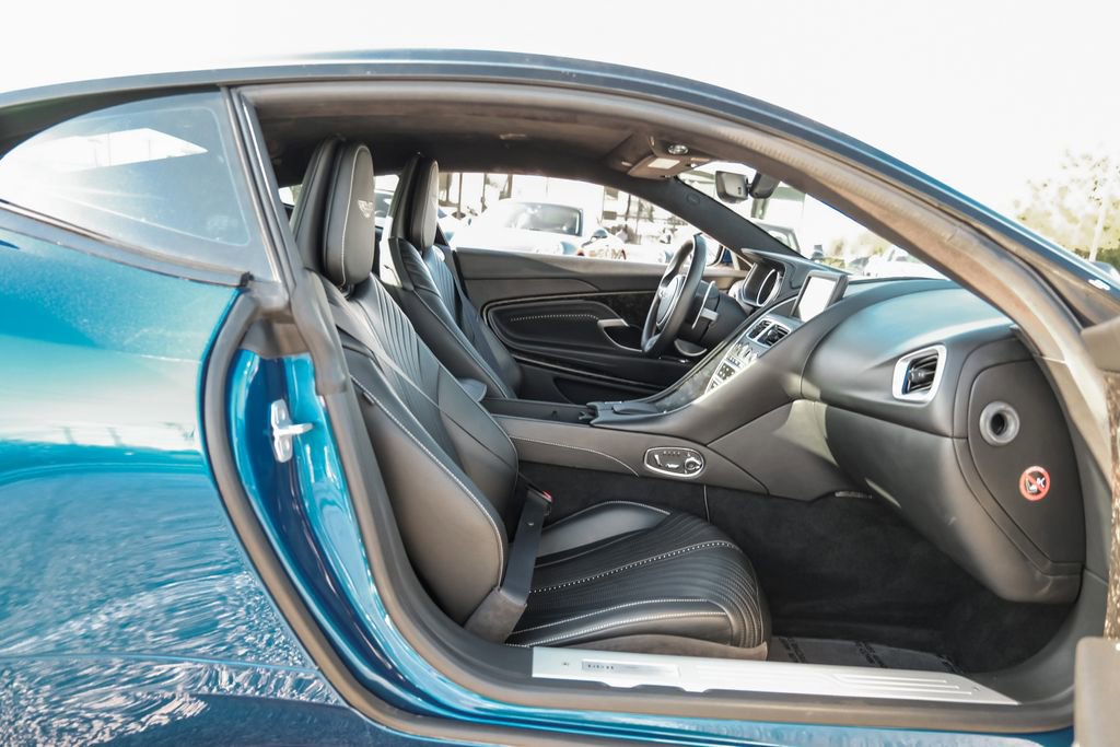 Used 2020 Aston Martin DB11 Coupe image 36