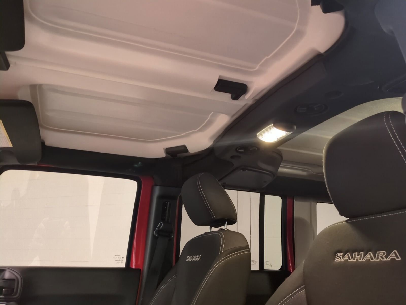 Used 2017 Jeep Wrangler Unlimited Sahara w/ Connectivity Group AWD/4WD image 17