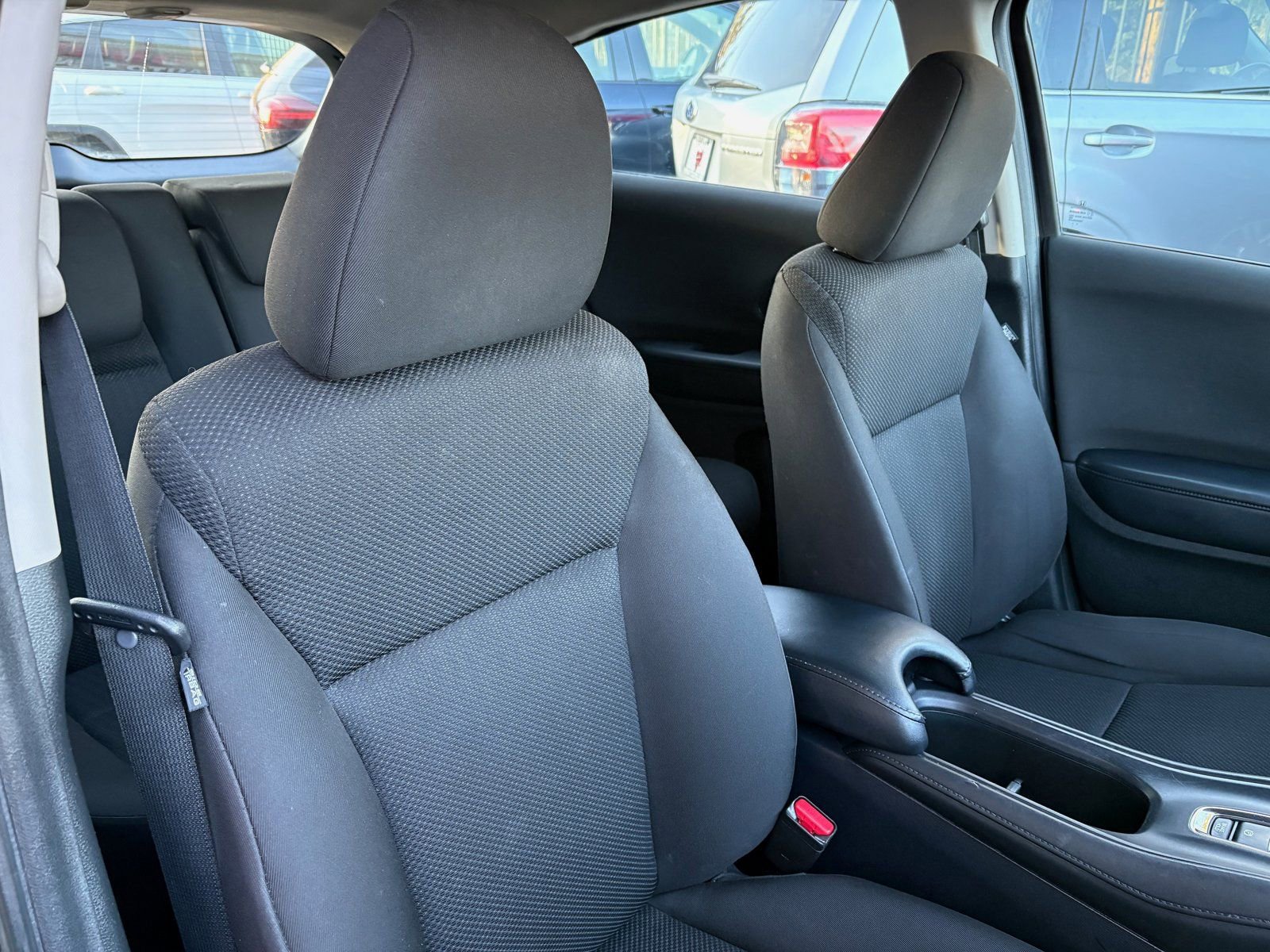 Used 2016 Honda HR-V LX image 30