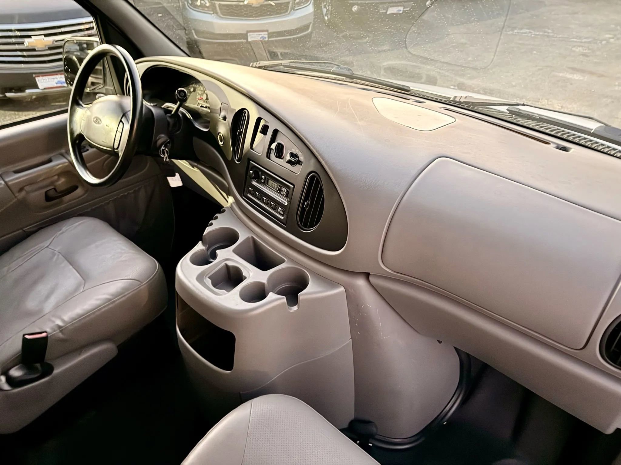 Used 2000 Ford E-350 and Econoline 350 Van image 15