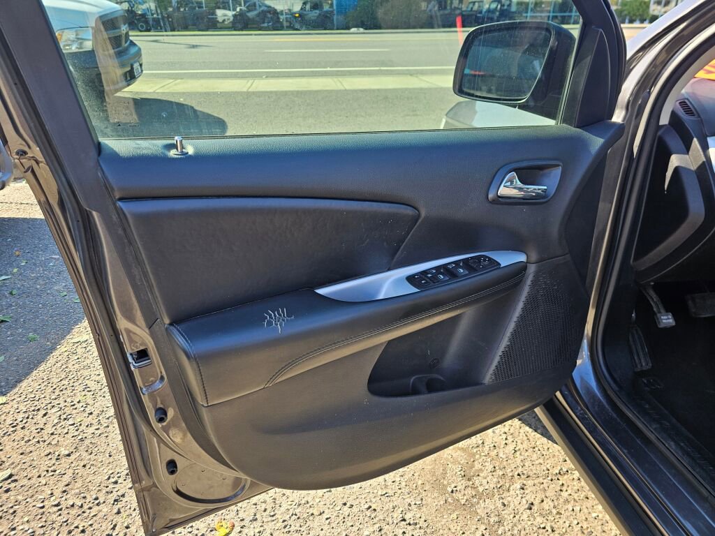 Used 2019 Dodge Journey SE image 24