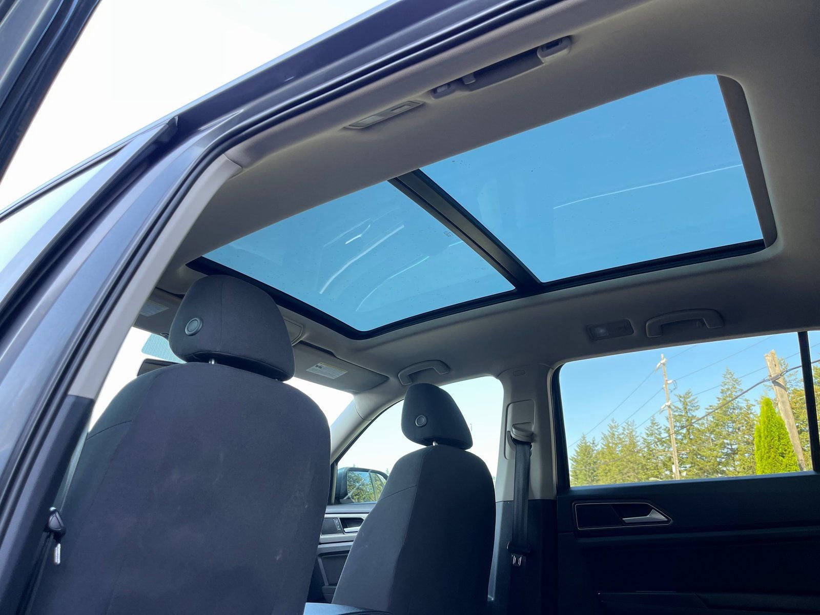 Used 2018 Volkswagen Atlas Launch Edition FWD image 18