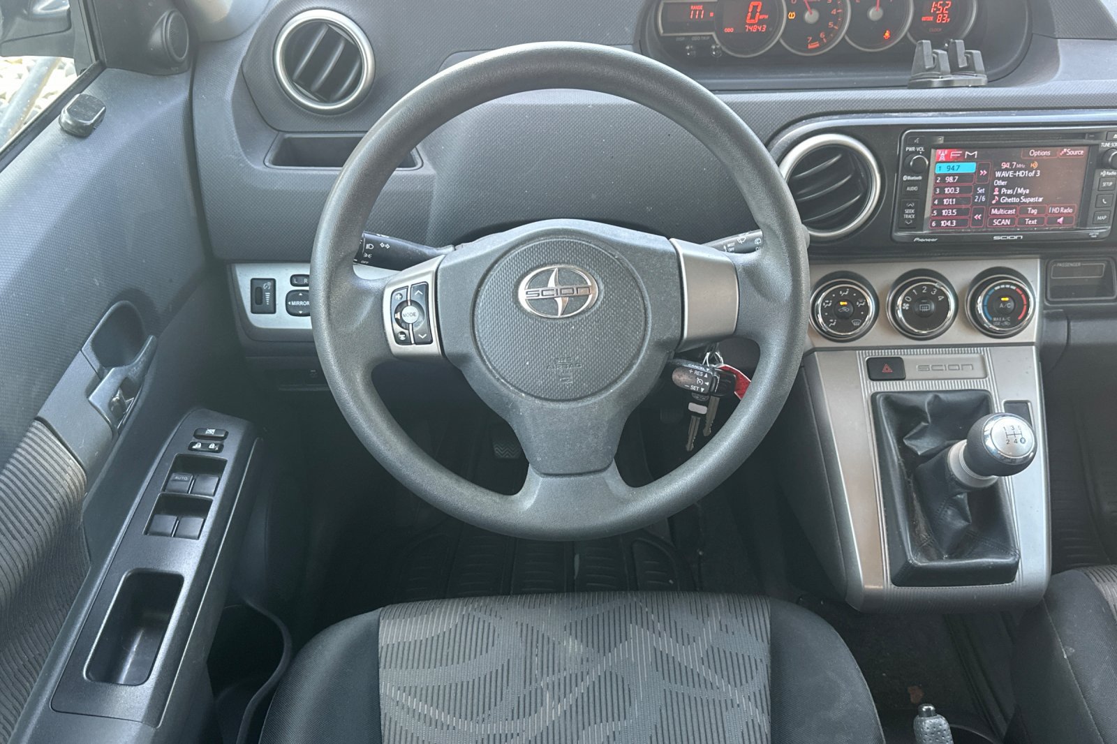 Used 2015 Scion xB FWD image 17