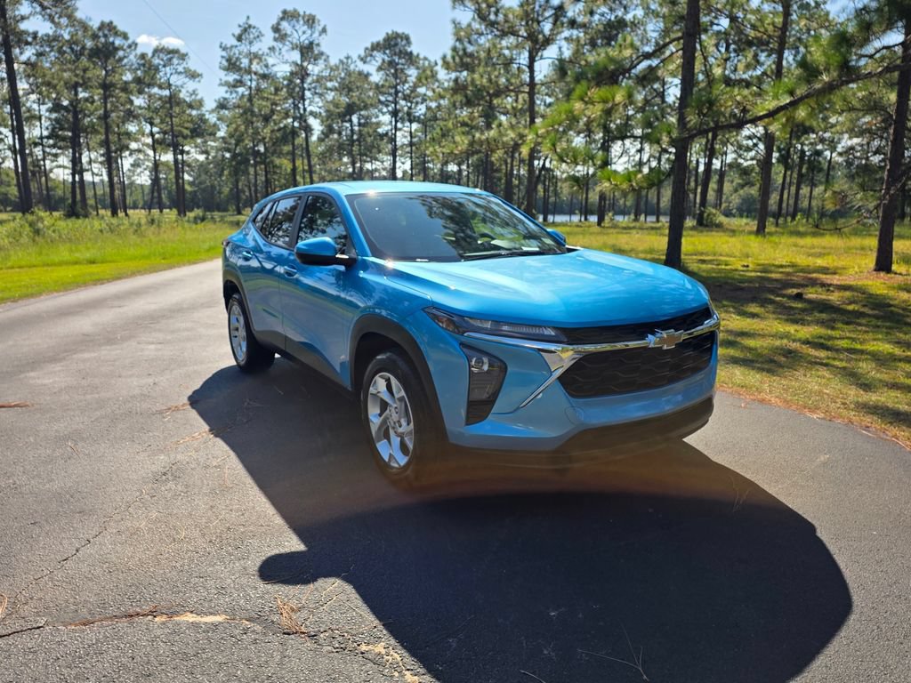 Used 2026 Chevrolet Trax LS w/ LS Convenience Package FWD image 7