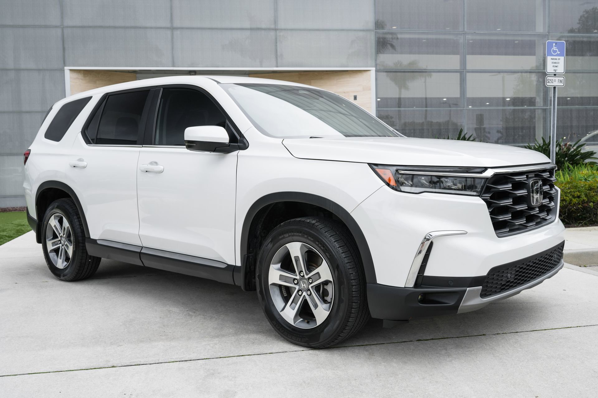 Used 2024 Honda Pilot EX-L image 3