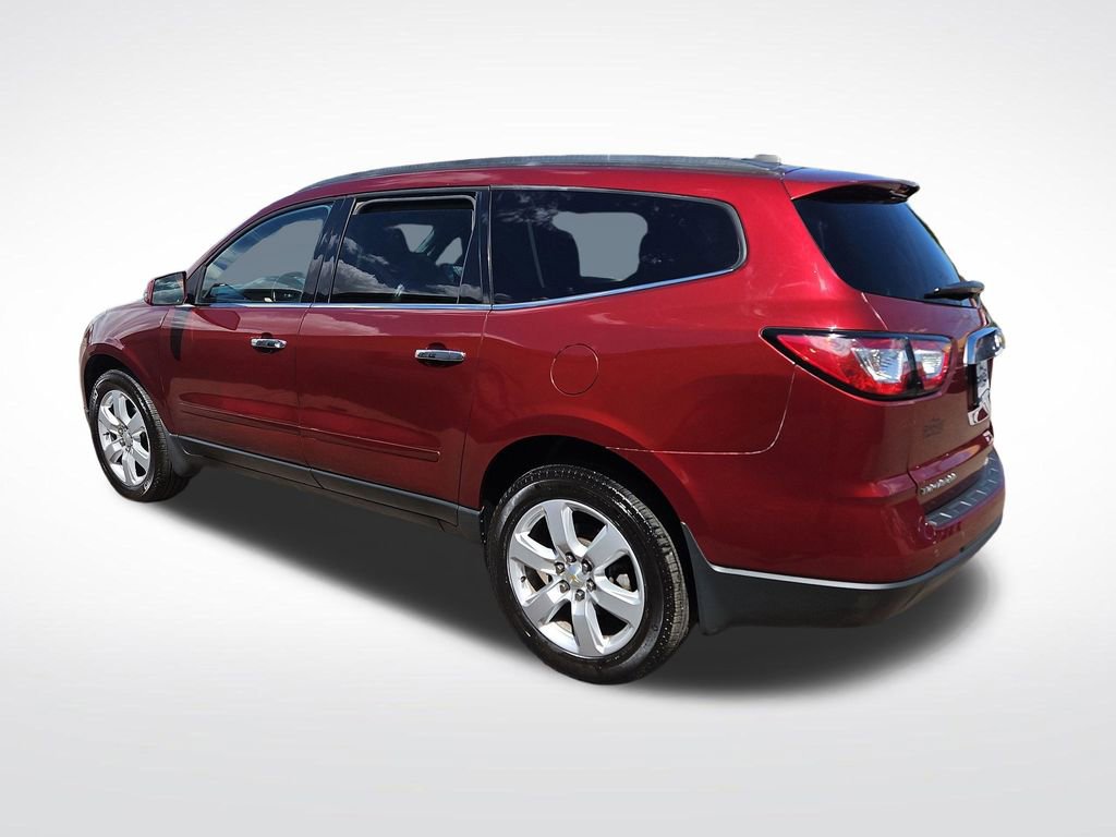 Used 2017 Chevrolet Traverse LT w/ Style and Technology Package FWD image 3