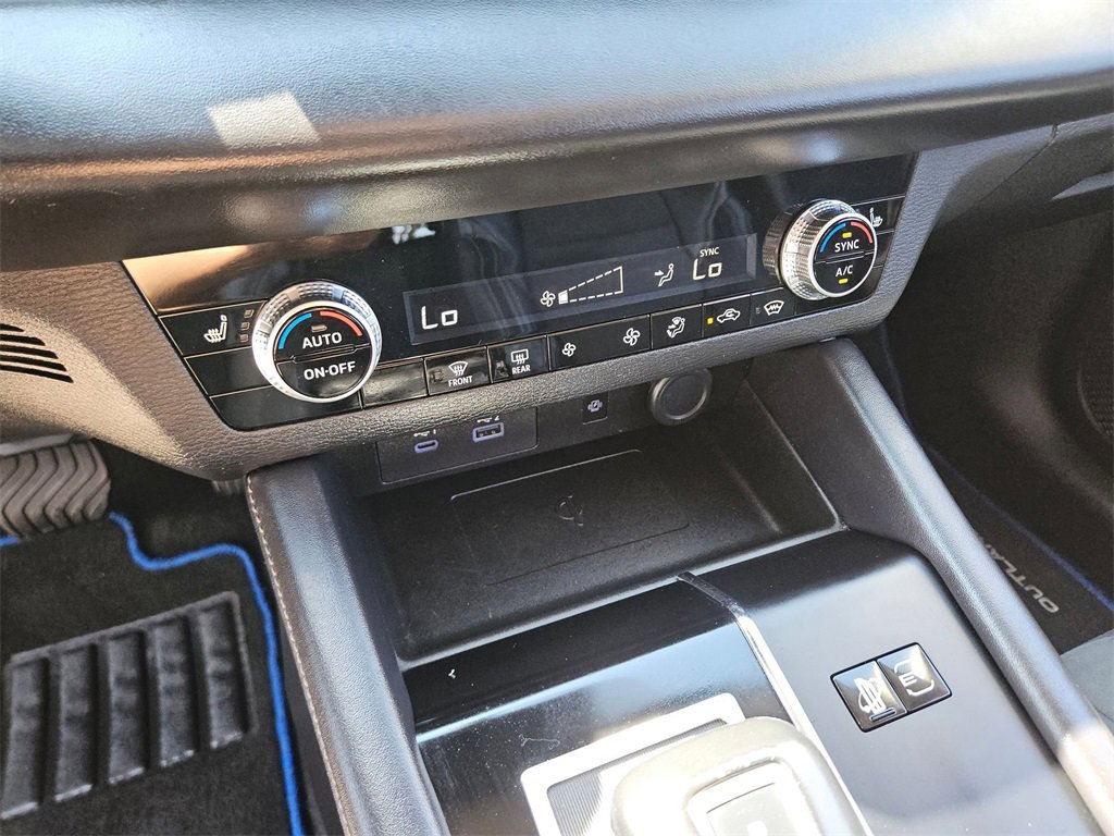 Used 2023 Mitsubishi Outlander SE image 18