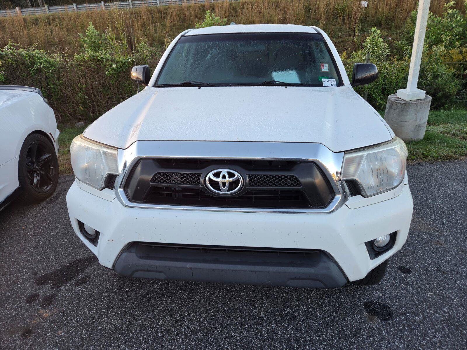Used 2014 Toyota Tacoma PreRunner w/ SR5 Package RWD image 2