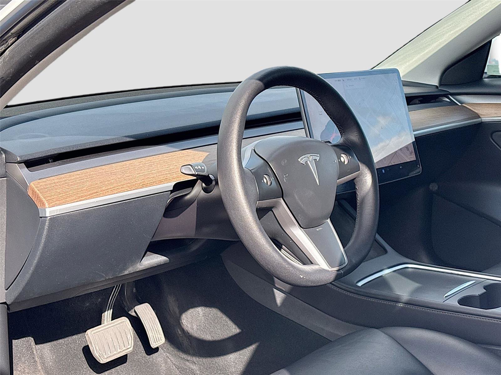 Used 2023 Tesla Model 3 Standard Range image 9