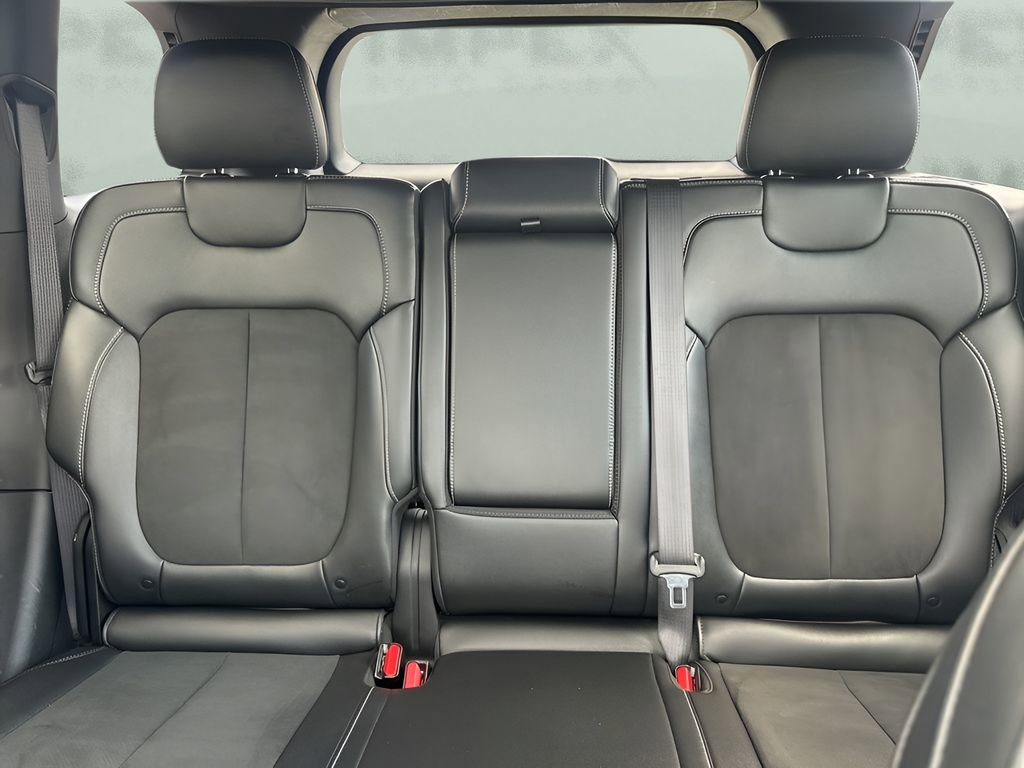 Used 2024 Jeep Grand Cherokee Altitude image 12