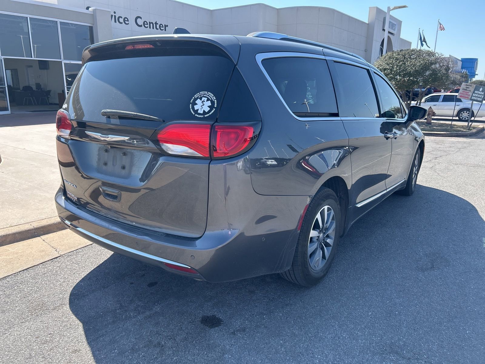 Used 2020 Chrysler Pacifica Touring-L Plus image 5