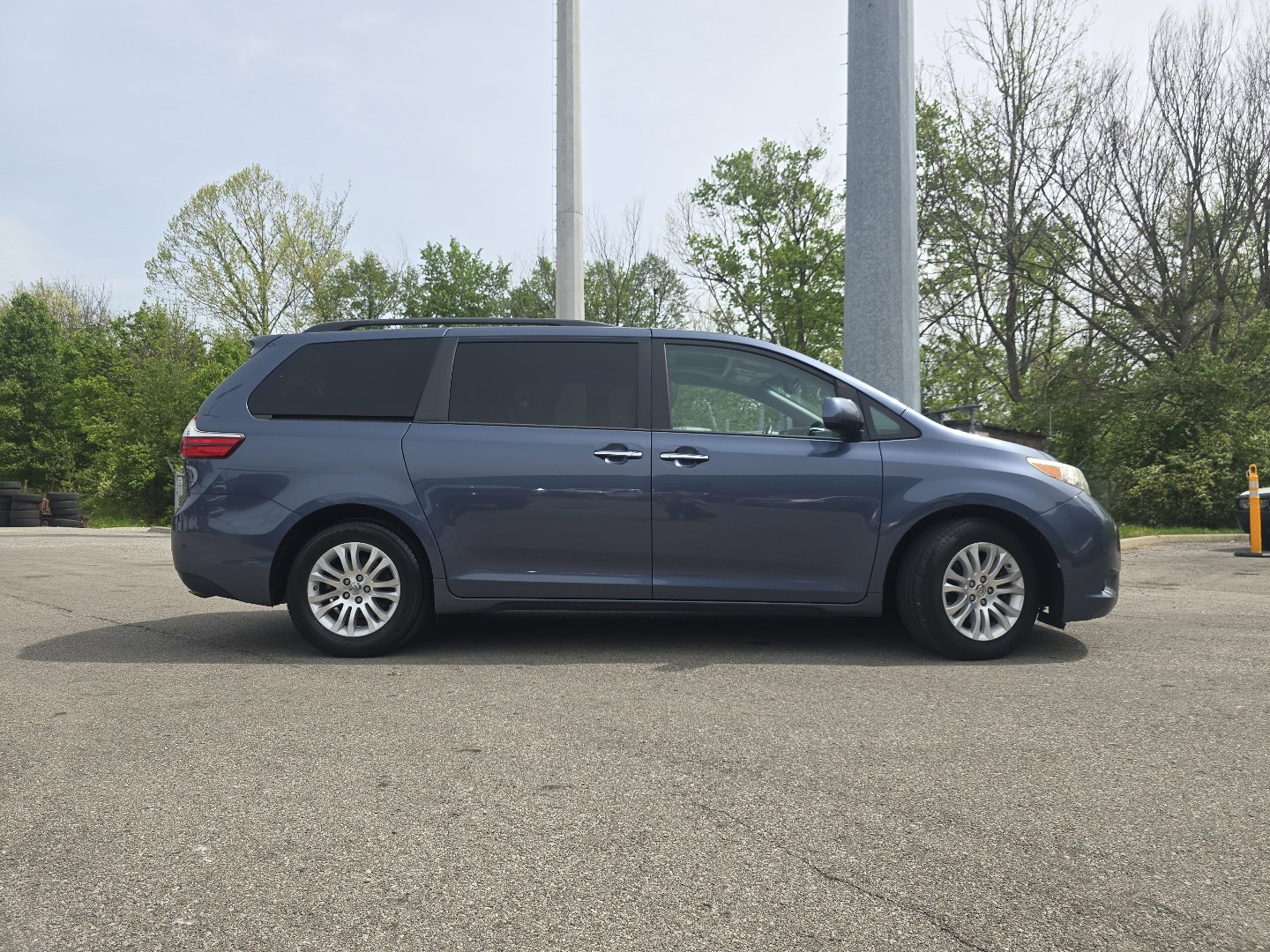 Used 2015 Toyota Sienna XLE Premium FWD image 16
