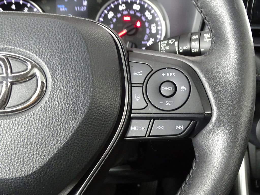 Used 2022 Toyota RAV4 XLE Premium image 28