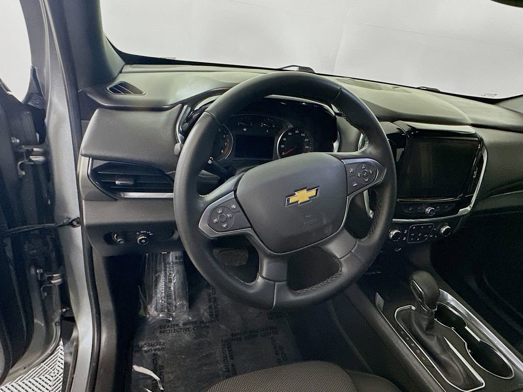 Used 2023 Chevrolet Traverse LT image 17
