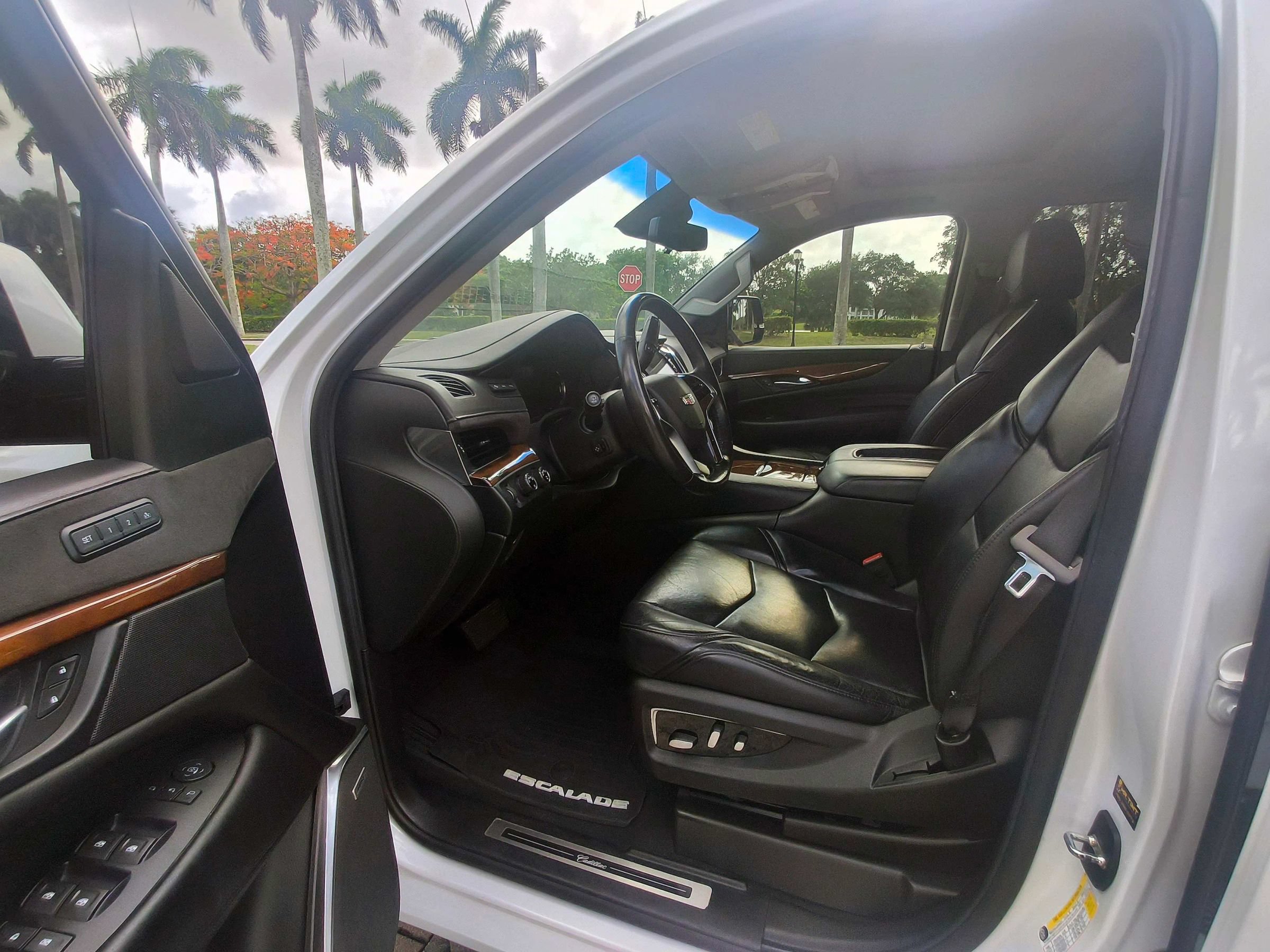 Used 2018 Cadillac Escalade ESV Premium Luxury AWD/4WD image 5
