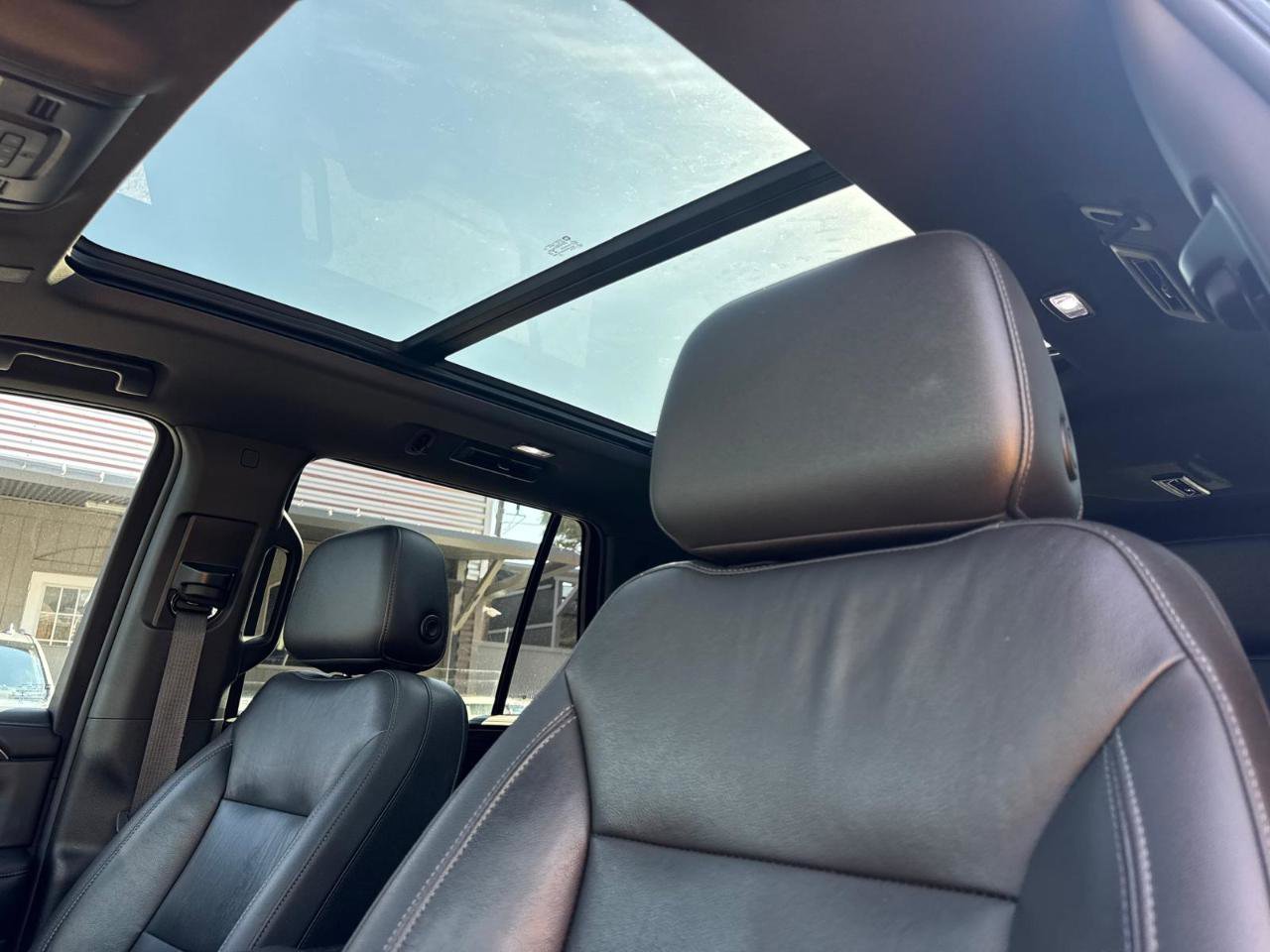 Used 2021 Chevrolet Tahoe LT w/ Luxury Package image 18