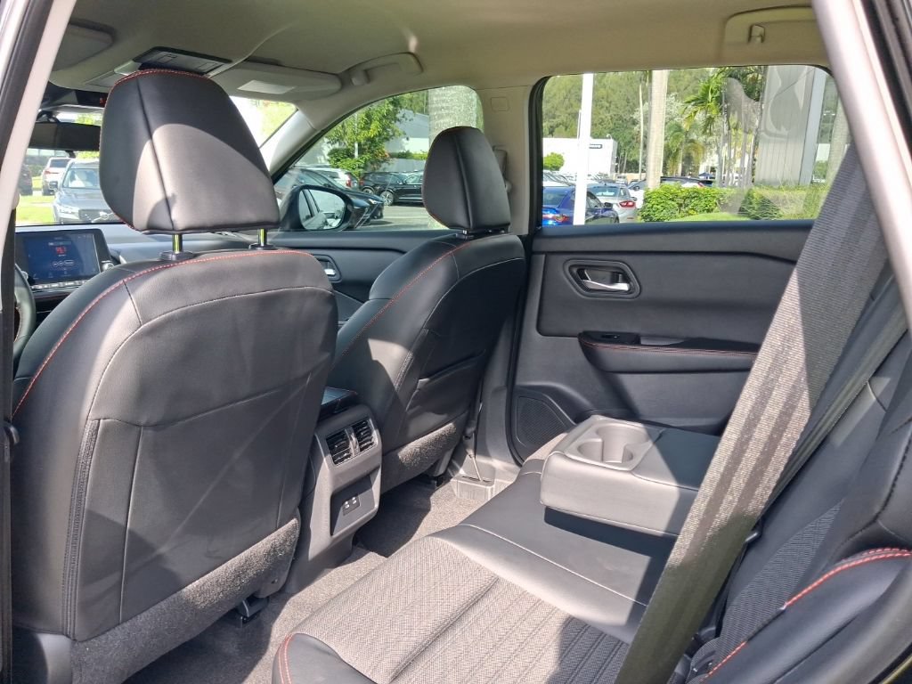 Used 2025 Nissan Rogue SV AWD/4WD image 6