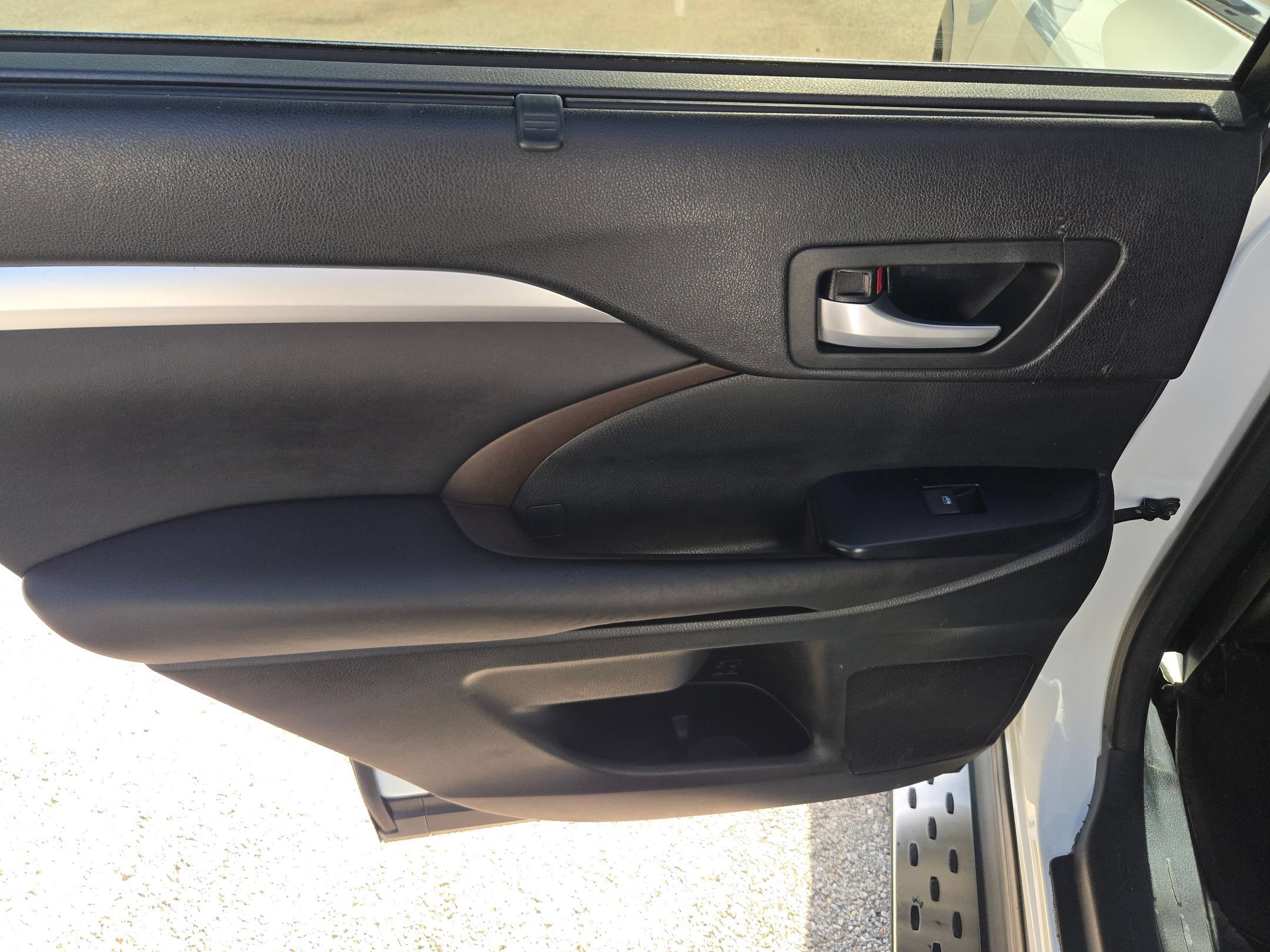 Used 2016 Toyota Highlander XLE FWD image 15