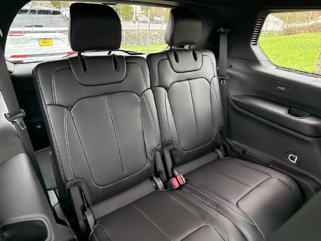 New 2026 Jeep Grand Cherokee L Limited w/ Limited Altitude Package AWD/4WD image 22