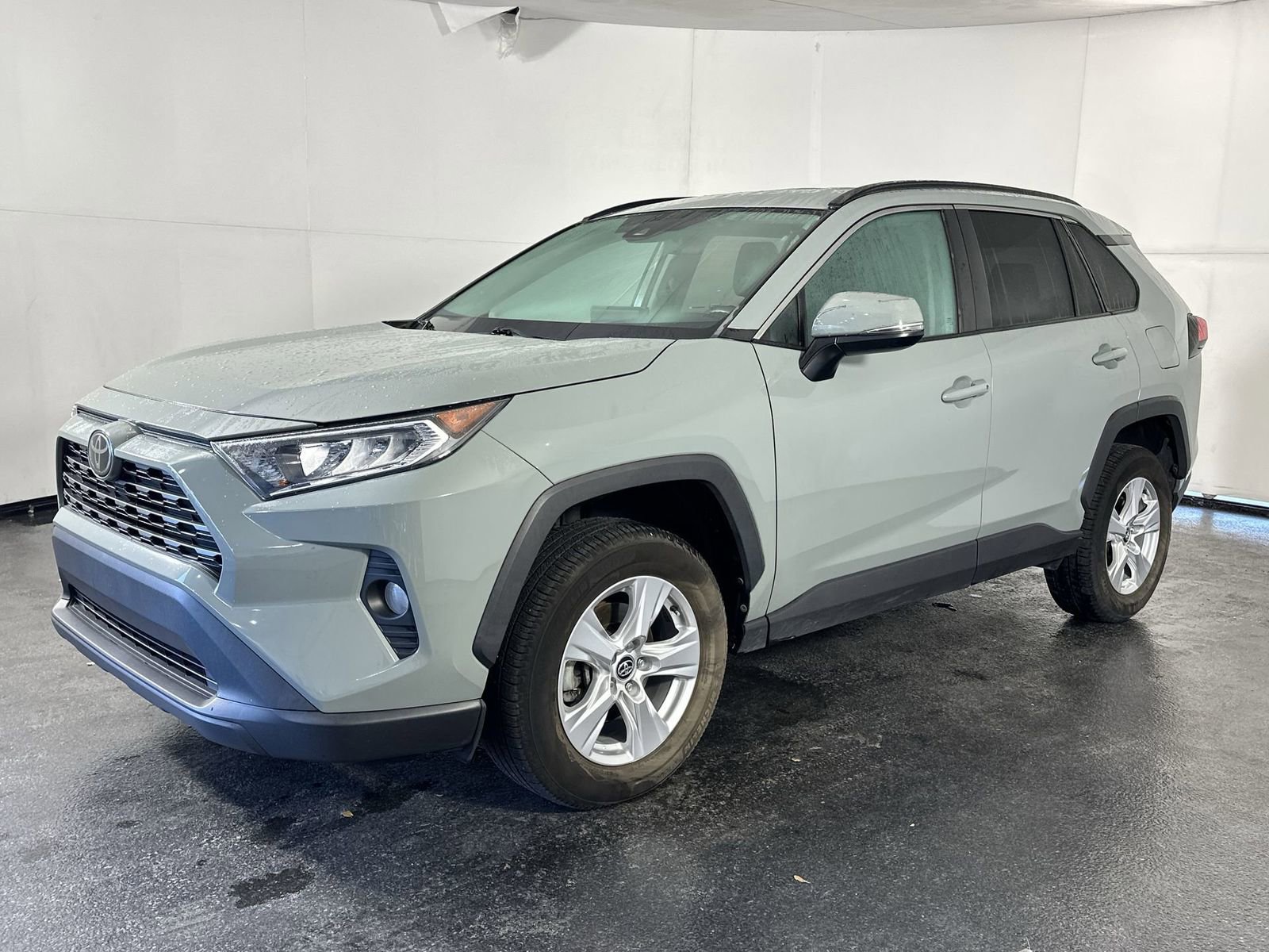 Used 2020 Toyota RAV4 XLE image 6